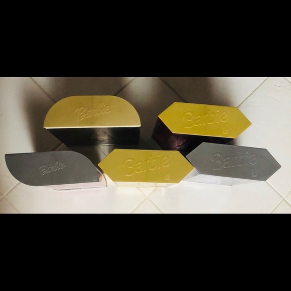 CHRISTMAS BARBIE FASHION DOLLS - Picture 8 of 11